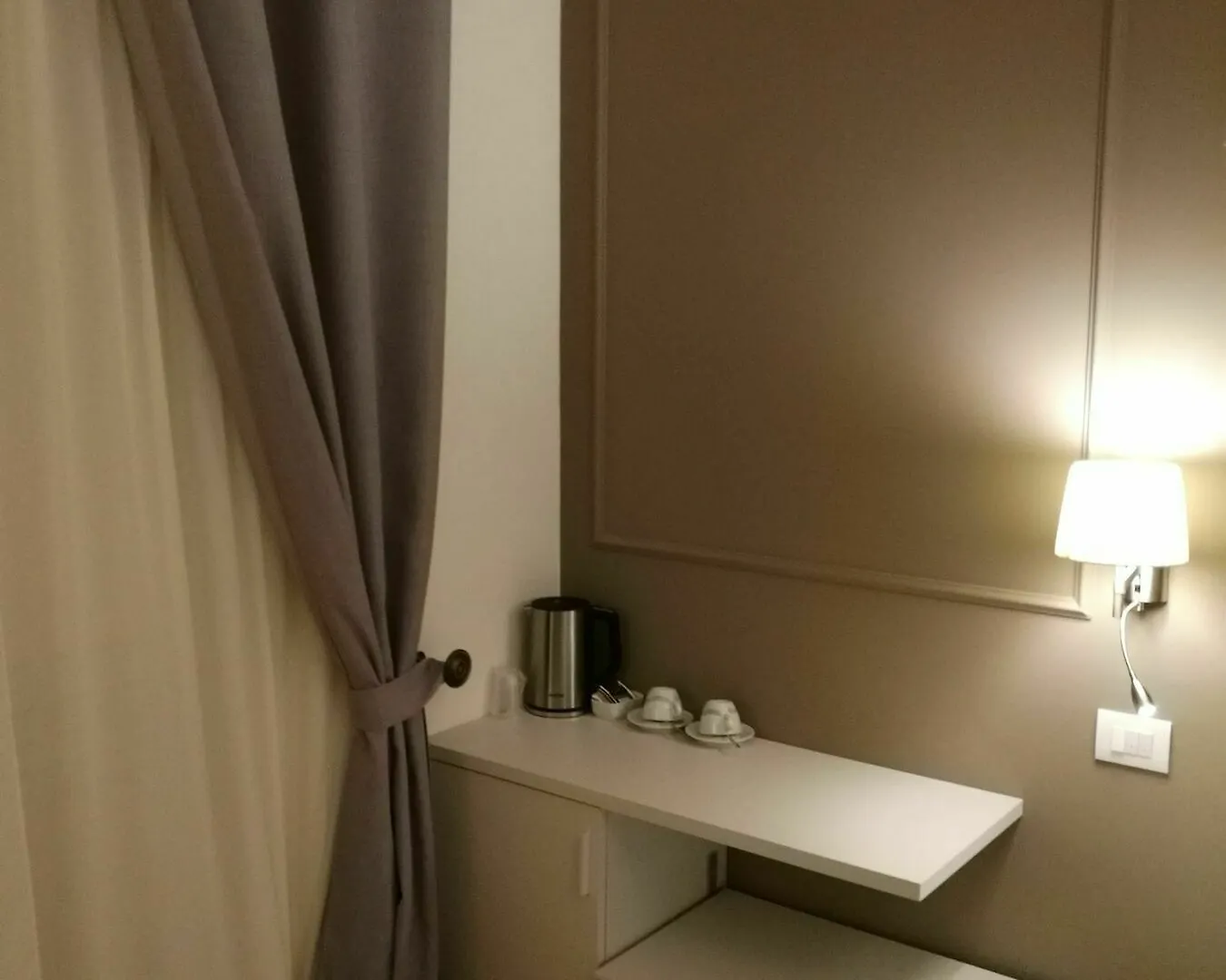 Daphne Guest House Florence 3*,  Italy